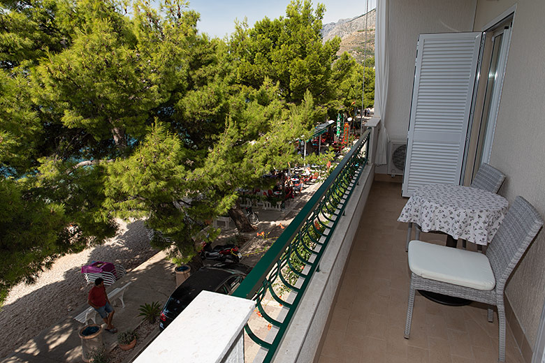 Apartments Mihaljević, Tučepi - balcony with sea view