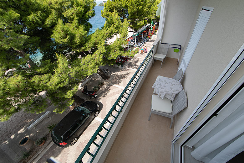 Apartments Mihaljević, Tučepi - balcony with sea view