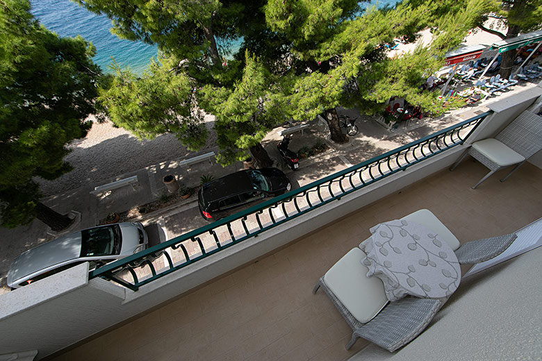 Apartments Mihaljević, Tučepi - balcony with sea view