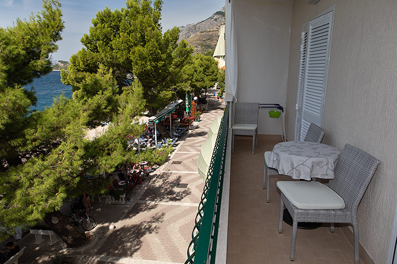 Apartments Mihaljević, Tučepi - balcony with sea view