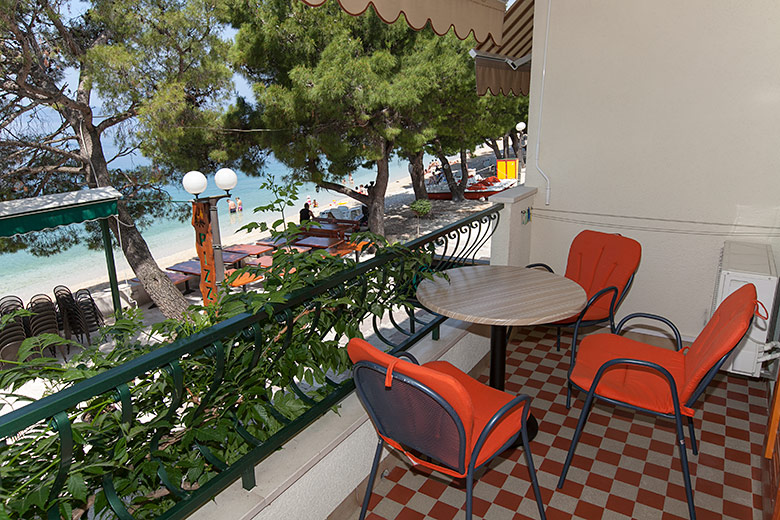 Apartments Mihaljević, Tučepi - balcony with sea view