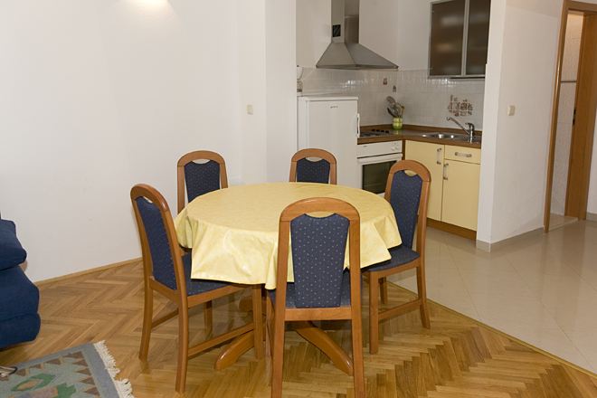 Apartments Mihaljević, Tučepi - dining room