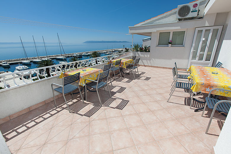 terrace with sea view - apartments Mijačika, Tučepi