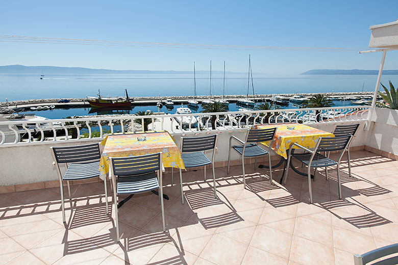 terrace with sea view - apartments Mijačika, Tučepi