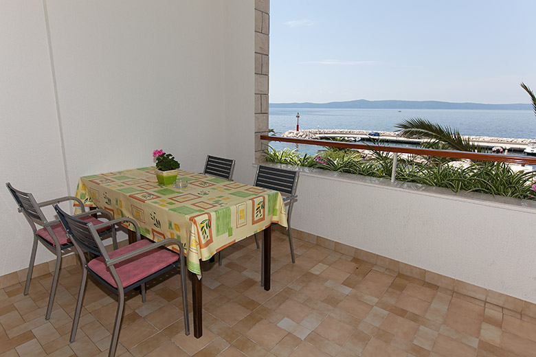 apartments Mijačika, Tučepi - balcony with sea view