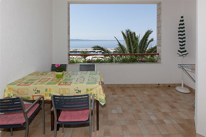 apartments Mijačika, Tučepi - balcony with sea view