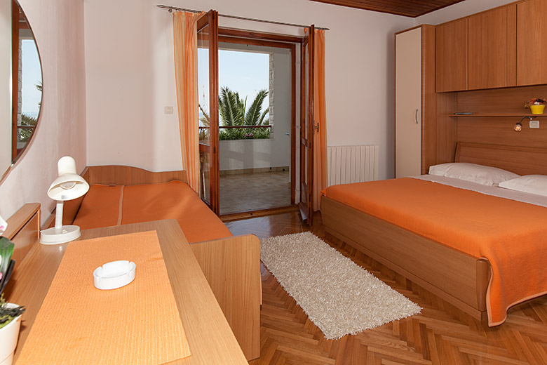 apartments Mijačika, Tučepi - bedroom