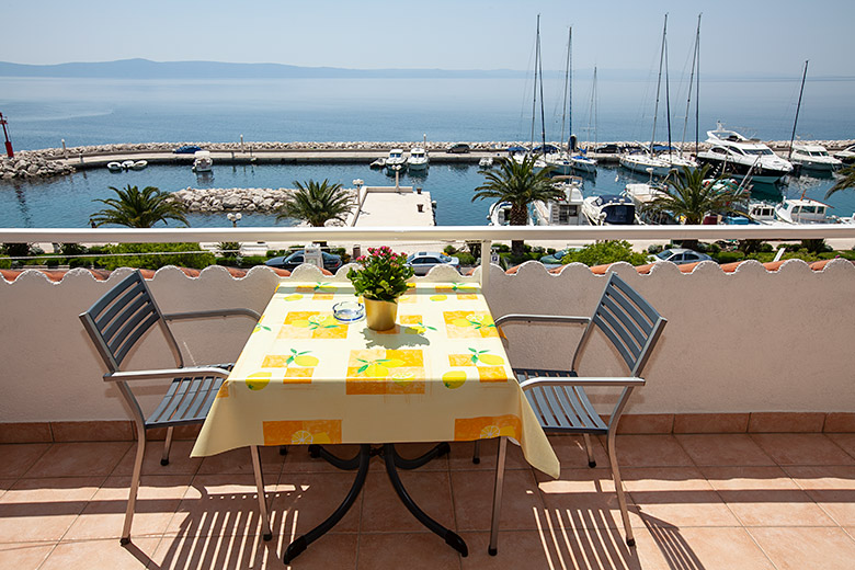 balcony with sea view - apartments Mijačika, Tučepi