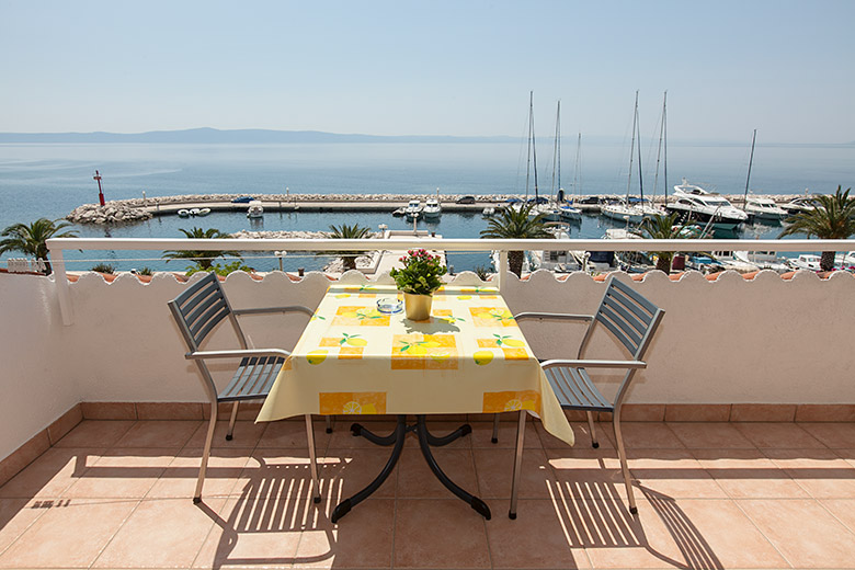 balcony with sea view - apartments Mijačika, Tučepi