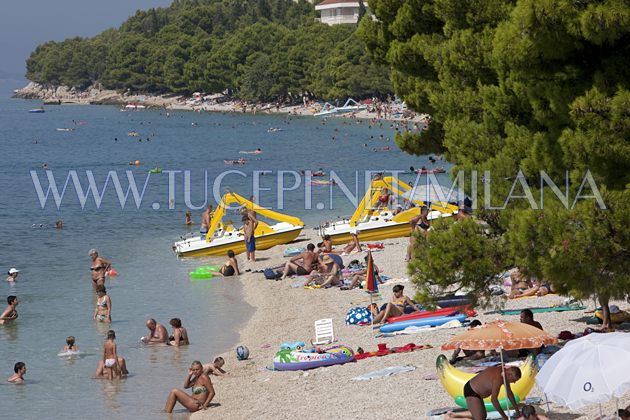 Tučepi - beach in front of hotel Ka&scaron;telet