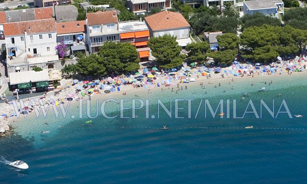 Beach in Tučepi, region Kraj (center)