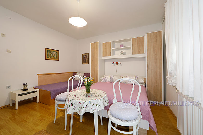 Apartments Milković, Tučepi - table