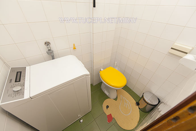 laudnry washer in second bathroom