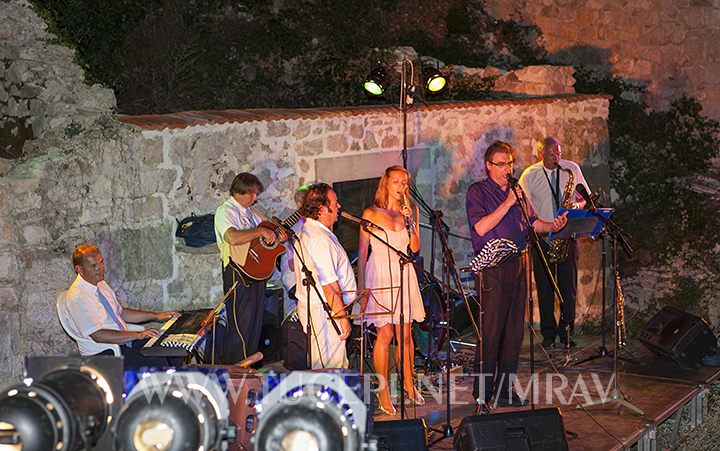 concert for serious music and opera lover