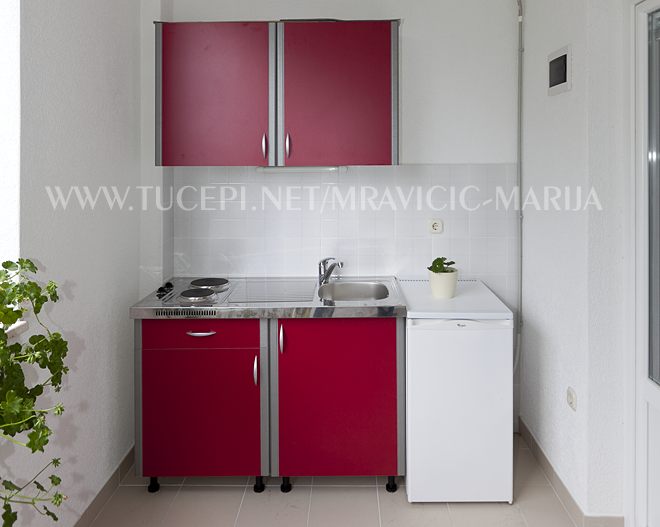 Apartments Marija and Frane Mravičić, Tučepi - kitchen