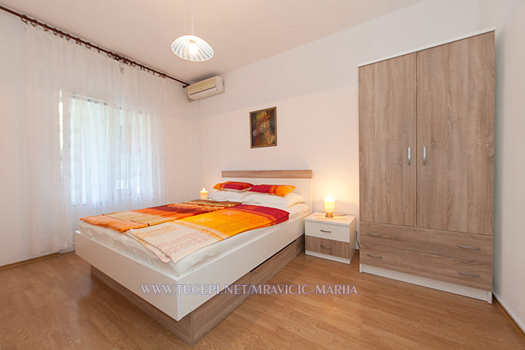 Apartments Marija and Frane Mravičić, Tučepi - bedroom