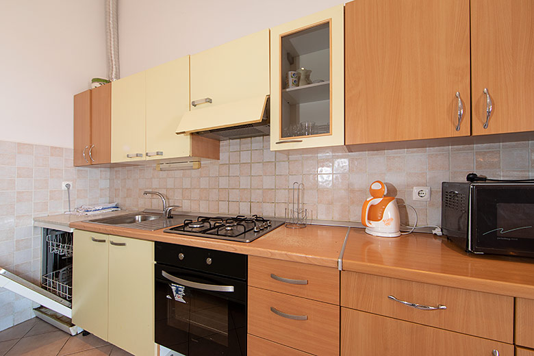 Apartments Mila Mravičić, Tučepi - kitchen