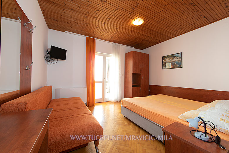 Apartments Mila Mravičić, Tučepi - bedroom