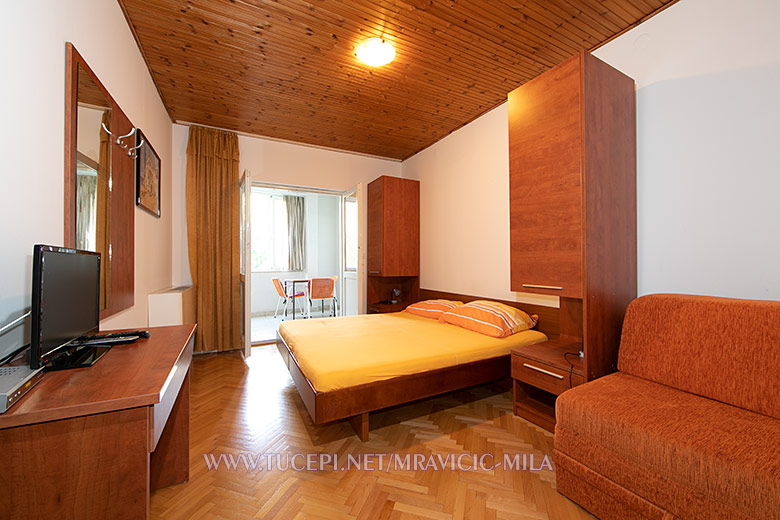 Apartments Mila Mravičić, Tučepi - bedroom