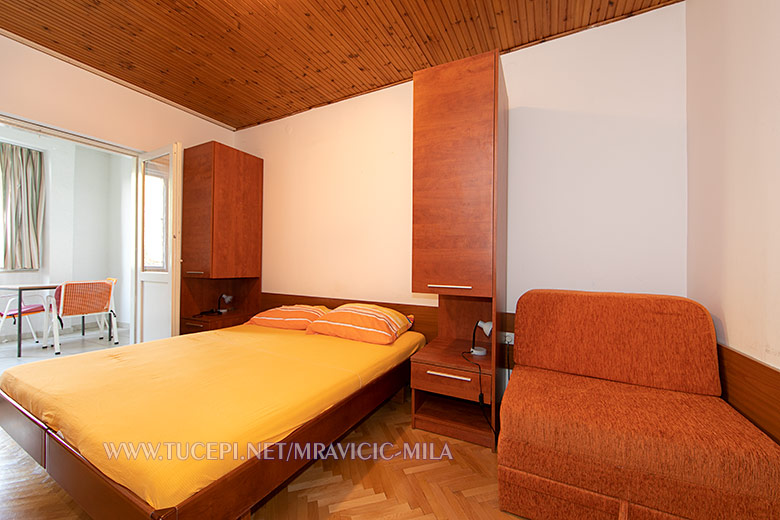 Apartments Mila Mravičić, Tučepi - bedroom