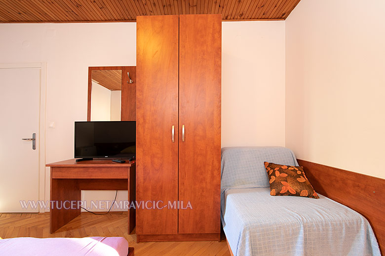 Apartments Mila Mravičić, Tučepi - bedroom