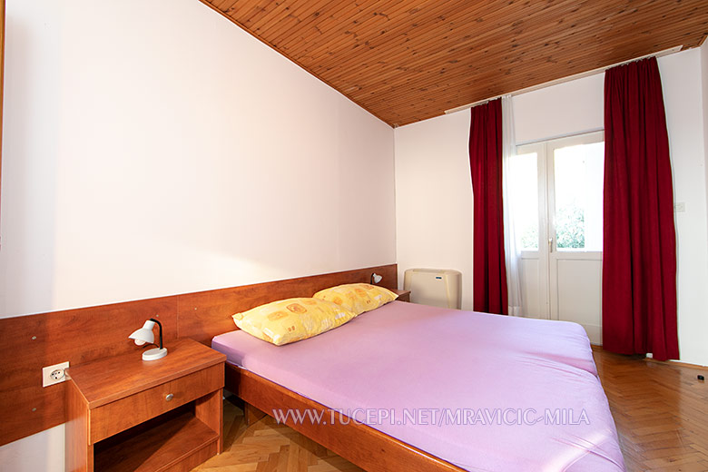 Apartments Mila Mravičić, Tučepi - bedroom