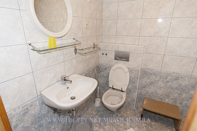 Apartments Mila Mravičić, Tučepi - bathroom