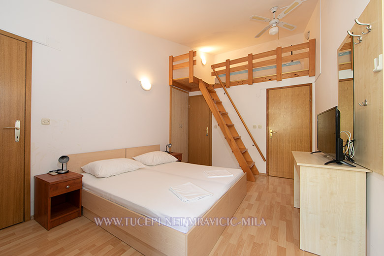 Apartments Mila Mravičić, Tučepi - bedroom