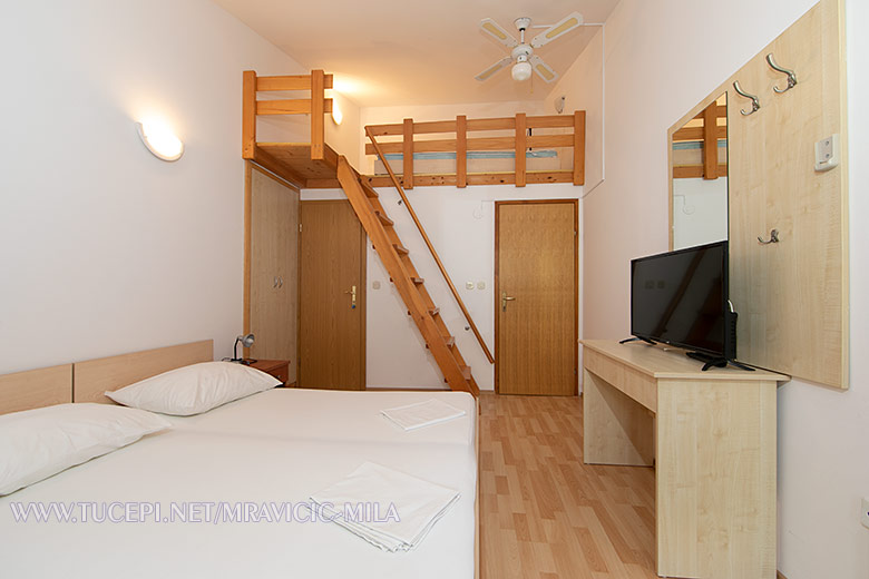 Apartments Mila Mravičić, Tučepi - bedroom