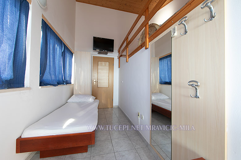 Apartments Mila Mravičić, Tučepi - bedroom