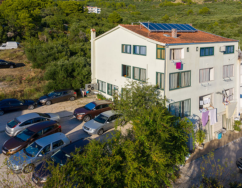 apartments Mravičić, house - aerial view
