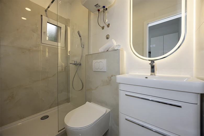 bathroom - apartments Mravičić, Tučepi