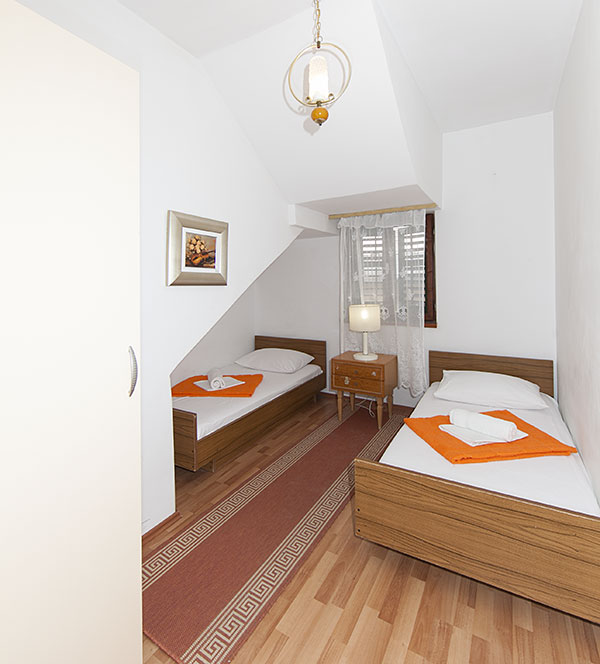 bedroom - apartments Mravičić, Tučepi