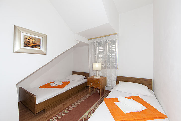 bedroom - apartments Mravičić, Tučepi