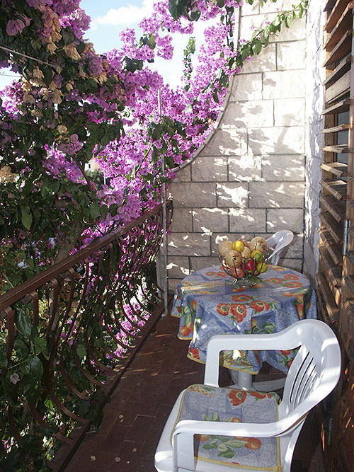 balcony