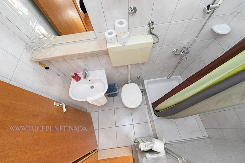 Apartments Nada, Tučepi - bathroom