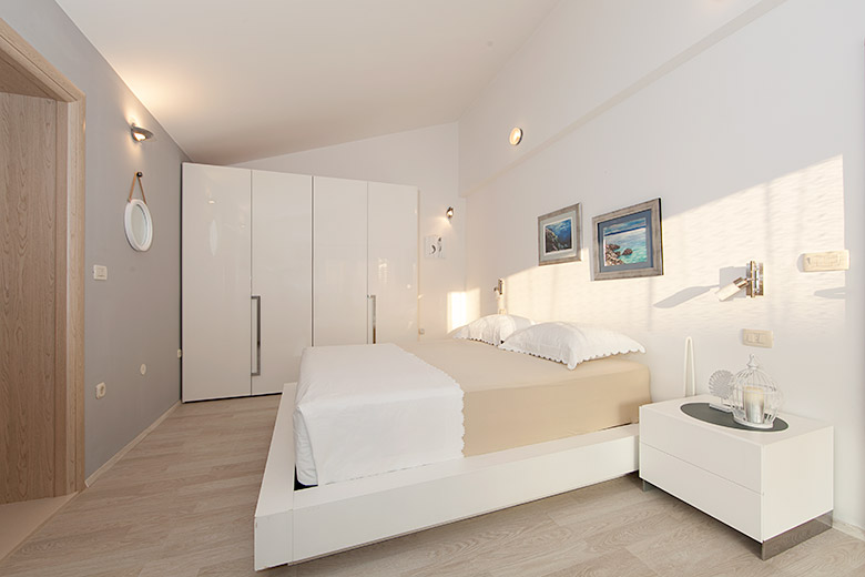 Apartments Čobrnić, Tučepi - bedroom