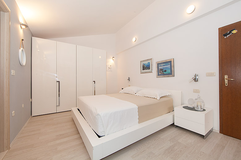 Apartments Čobrnić, Tučepi - bedroom