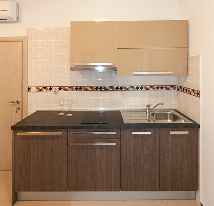 Apartments Čobrnić, Tučepi - kitchen