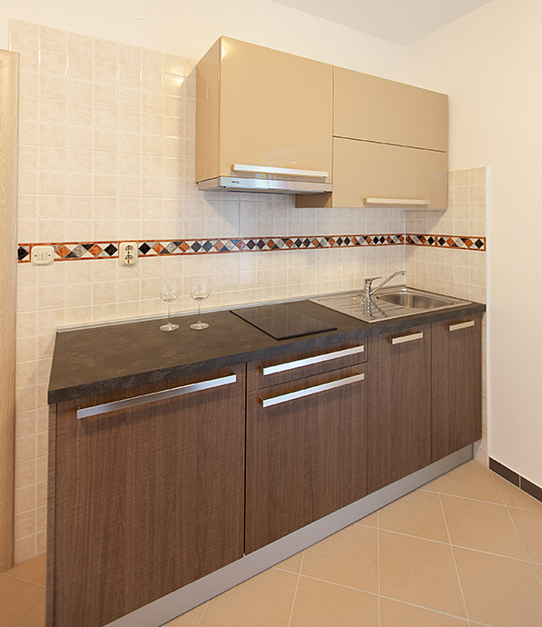 Apartments Čobrnić, Tučepi - kitchen