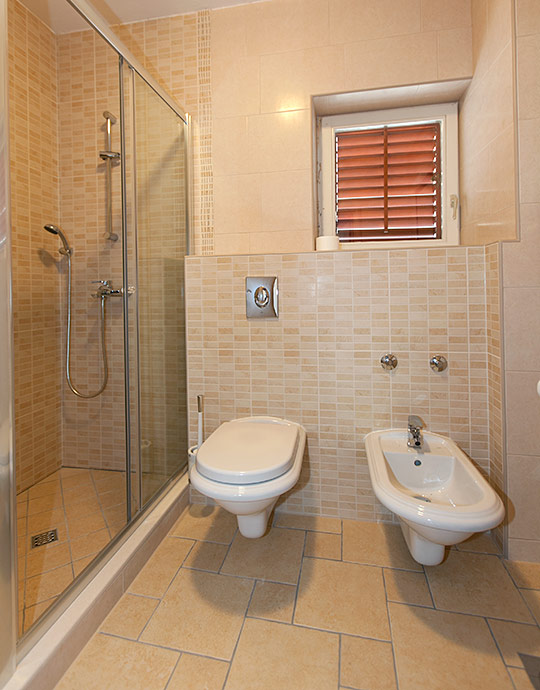 Apartments Čobrnić, Tučepi - bathroom