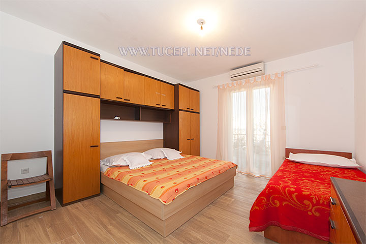 Apartments Nede, Ante Grubišić, Tučepi - bedroom