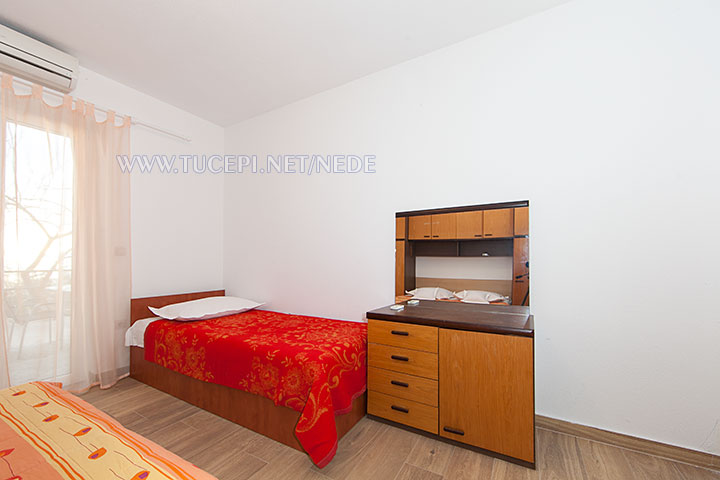 Apartments Nede, Ante Grubišić, Tučepi - bedroom