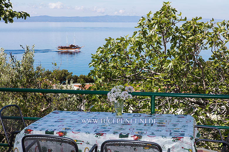 Apartments Nede, Ante Grubišić, Tučepi - large terrace with sea view