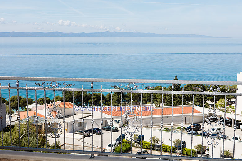 apartments Nede, Ante Grubišić, Tučepi - terrace with sea view, morning time