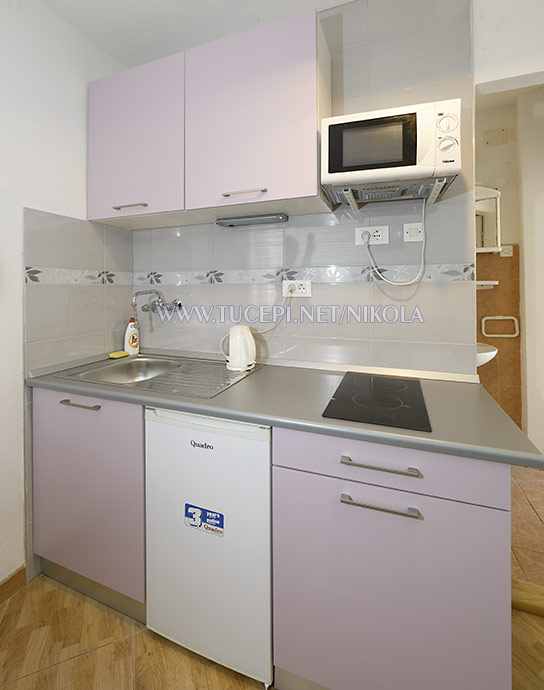 kitchen with glass ceramic cooktop