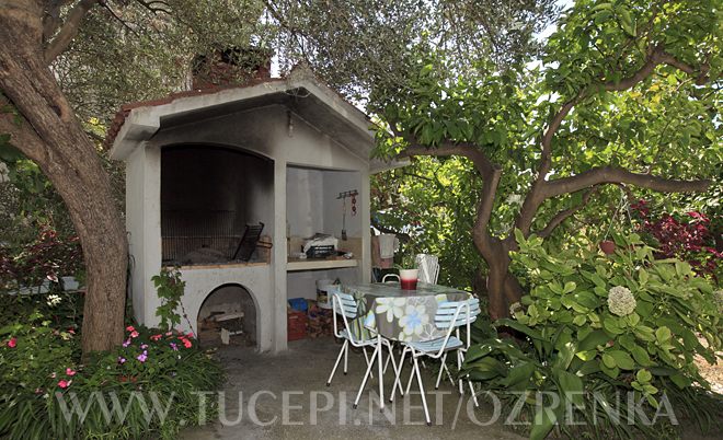 Apartments Ozrenka, Tučepi - garden