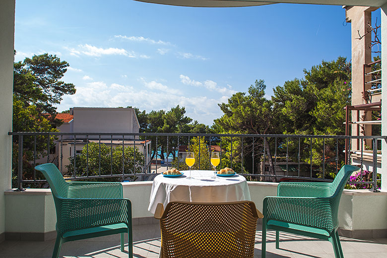 Apartments Pašalić, Tučepi - balcony with sea view