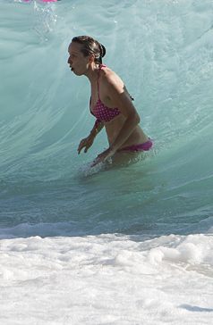 girl in waves in Tuepi