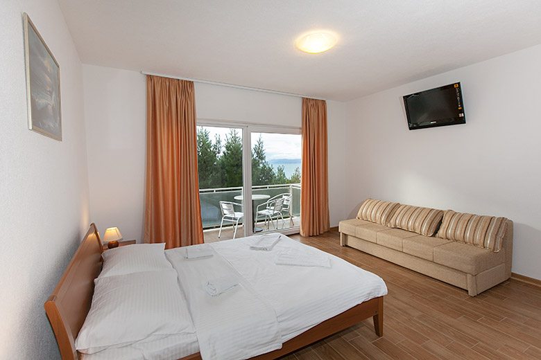 Apartments Plaža, Tučepi - bedroom